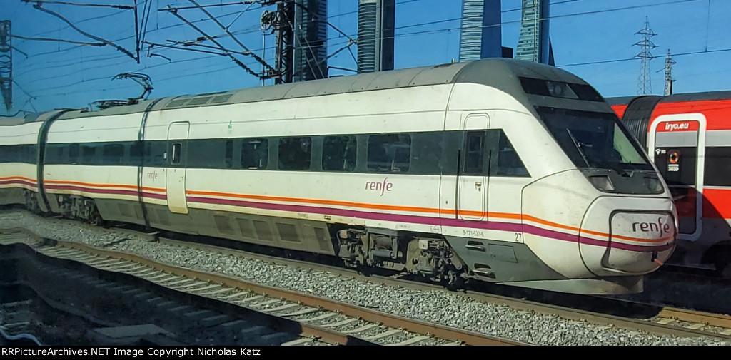 RENFE 121-527